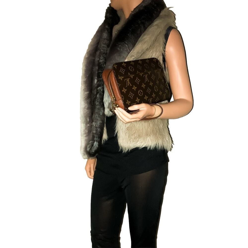 Louis Vuitton Classic Orsay Clutch Bag Wristlet w/ COA Box Dust-bag & Strap 🩵